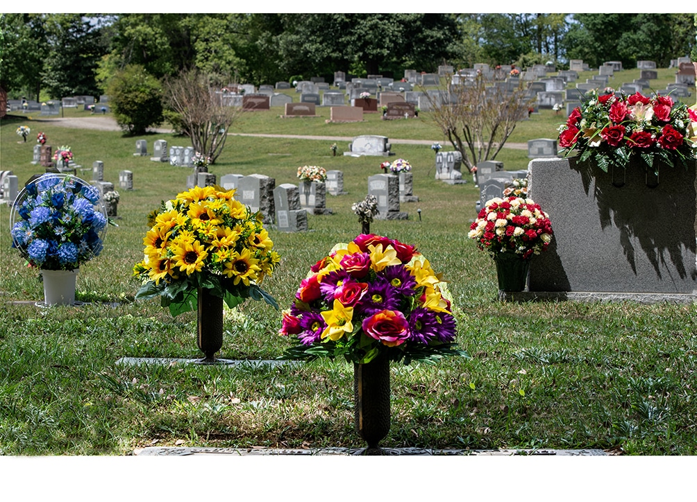 how-to-choose-the-right-flowers-to-place-on-a-grave-peninsula-funeral